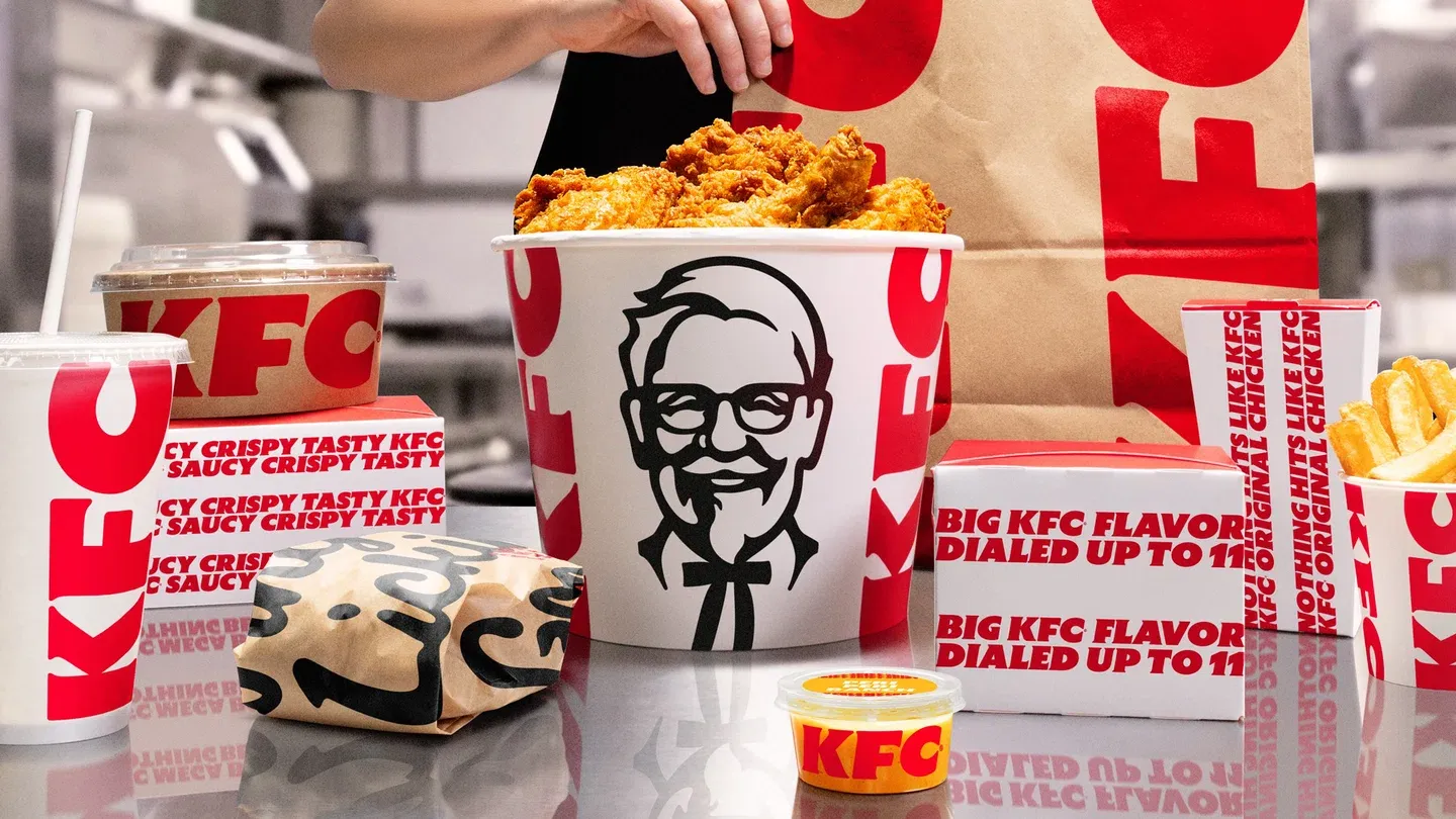 새로 그린 커널을 실은 KFC 버킷과 포장
