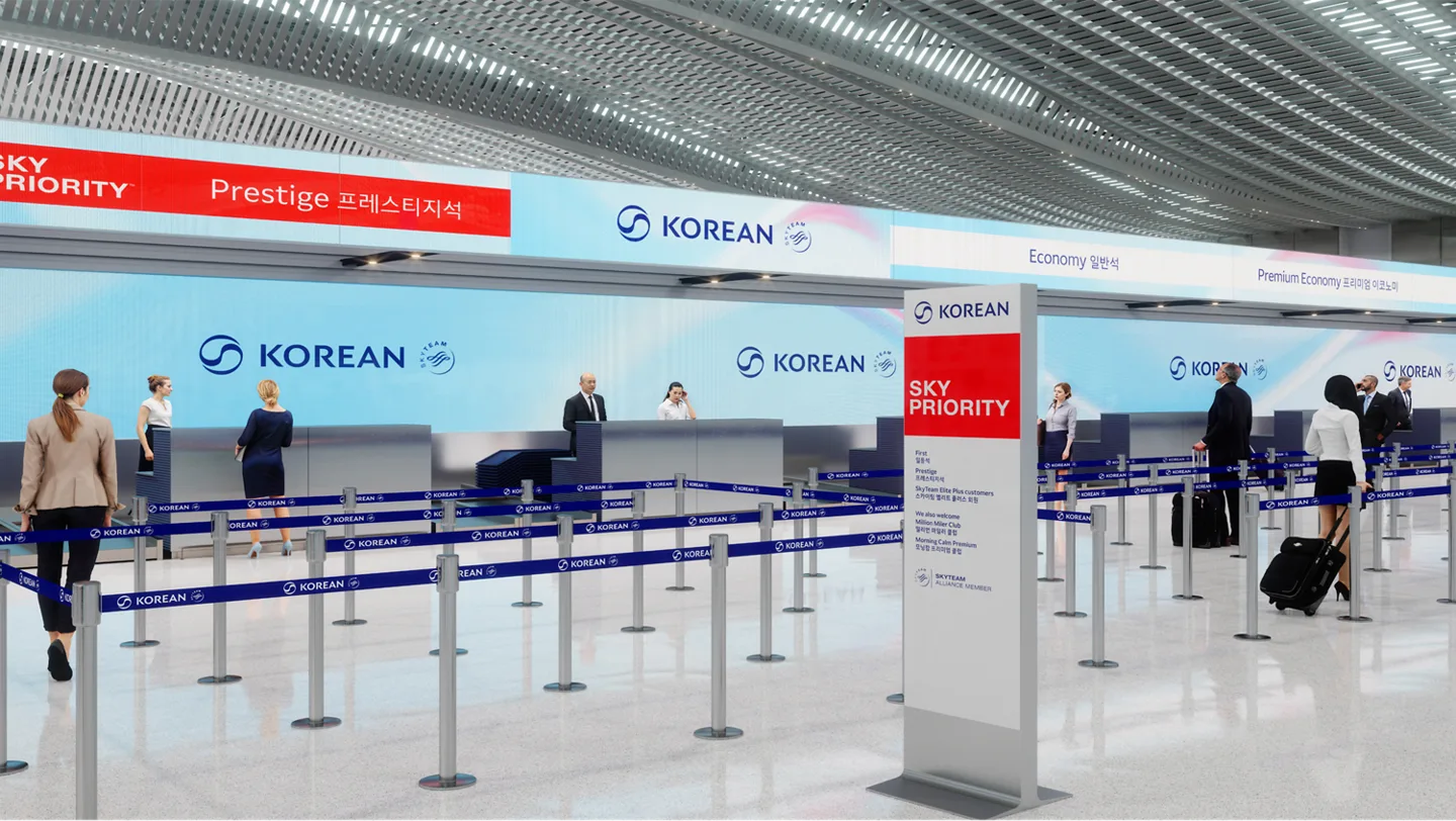 공항 체크인 카운터에 걸린 안내 사인