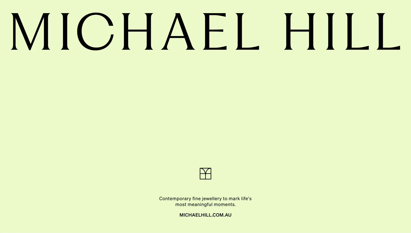 연둣빛 바탕에 놓인 MICHAEL HILL 워드마크