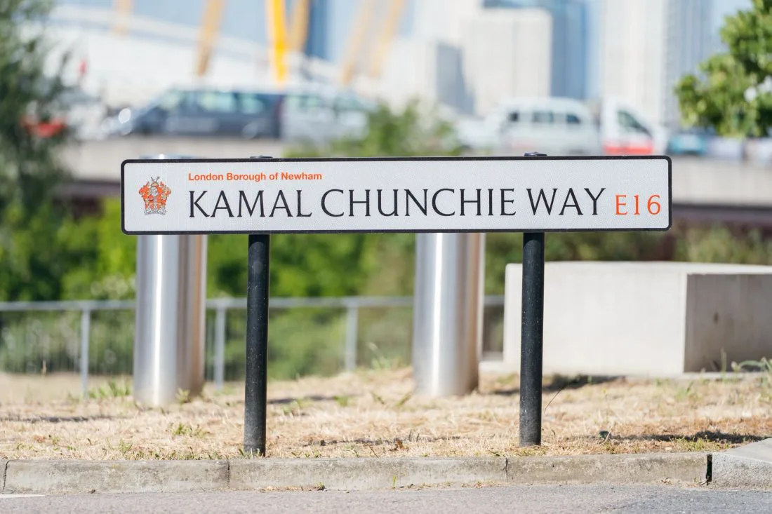 KAMAL CHUNCHIE WAY 라고 적힌 런던 도로명 표지