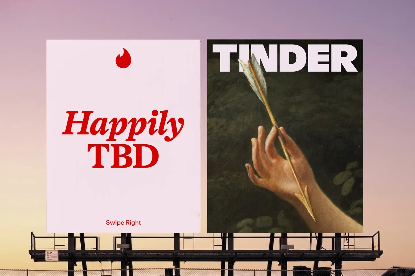 ‘Happily TBD’ 를 실은 옥외 광고 두 판